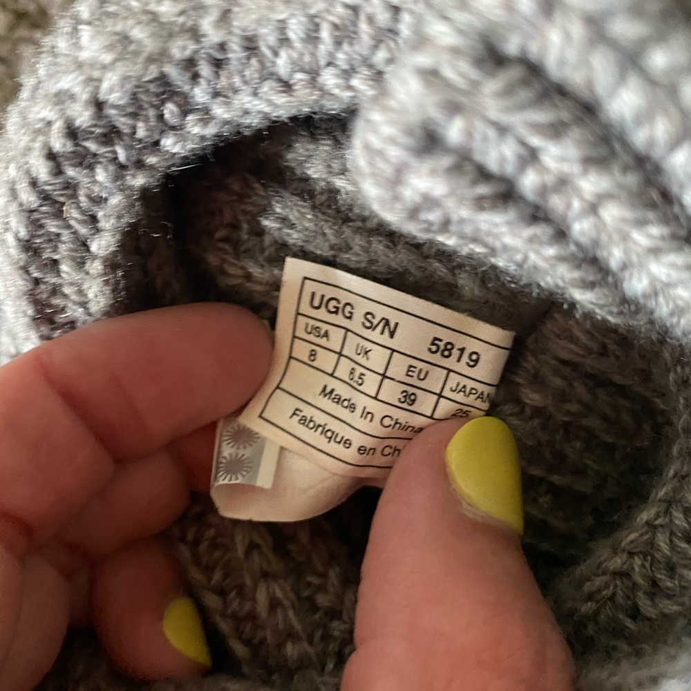 UGGS - Picture 5 of 5